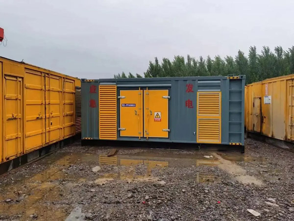 玉门柴油发电机如何判断干式空气滤清器是否需要更换？