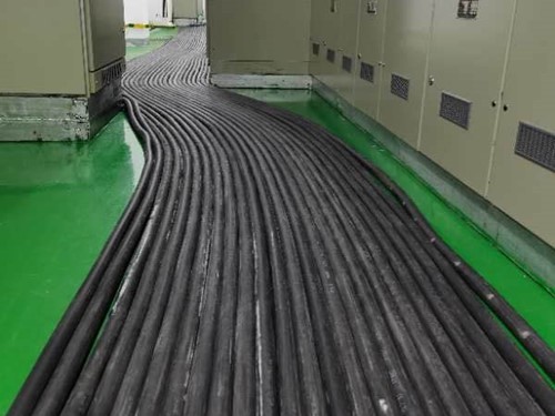 玉门如何根据理论计算公式计算温度对特定电压测量结果的影响？