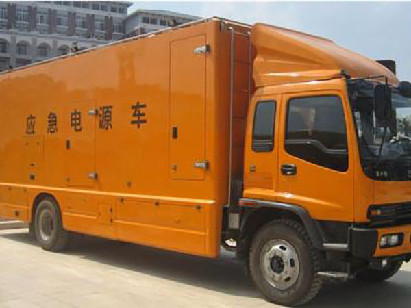 玉门冬季柴油发电机启动前，如何检查燃油系统中的积水？